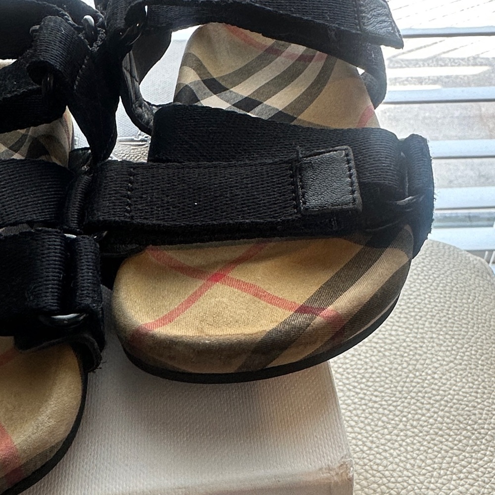 Authentic Burberry Kids "Redmire" Sandals - Picture 3 of 8